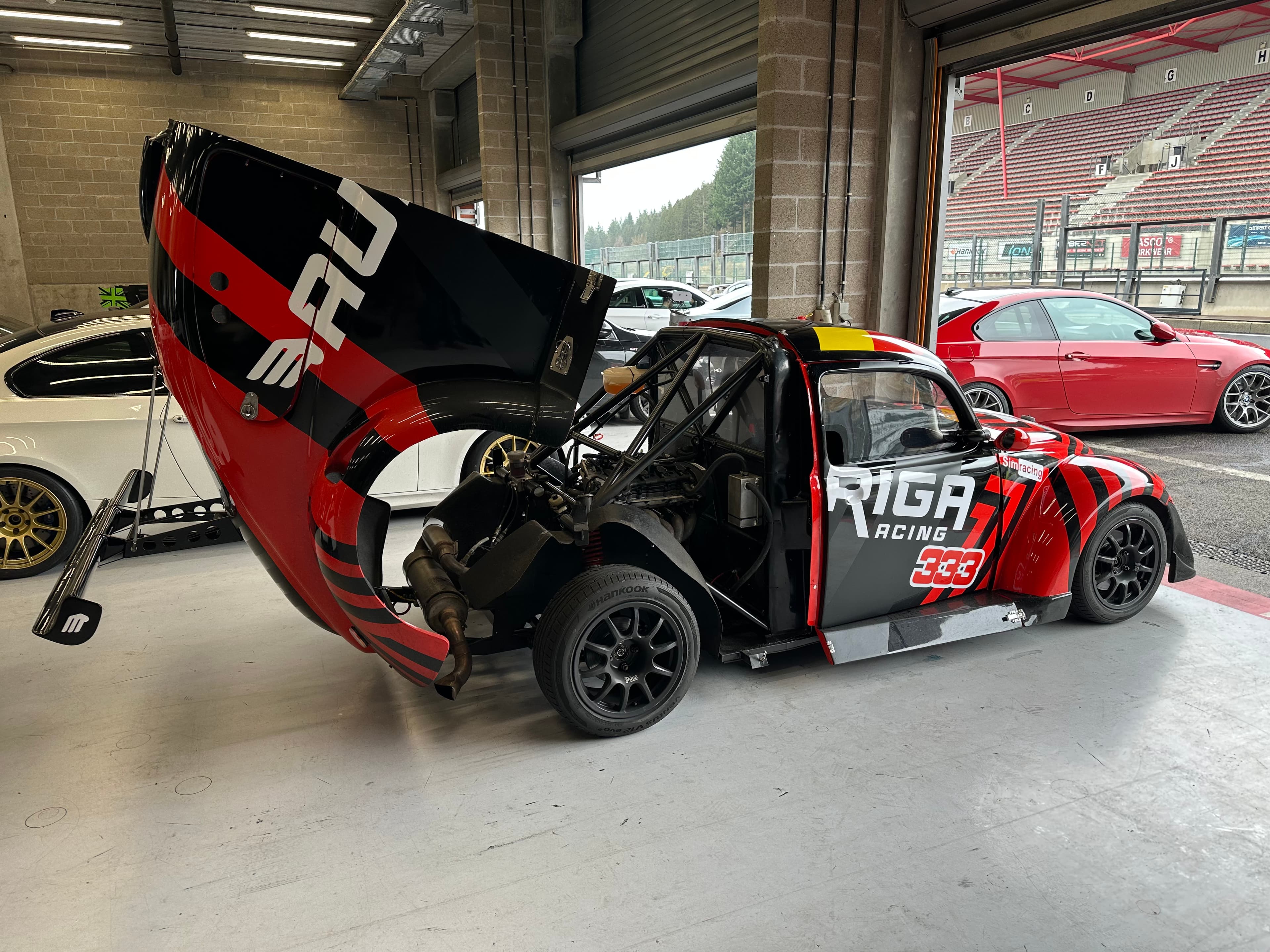Last checks before the trackday starts